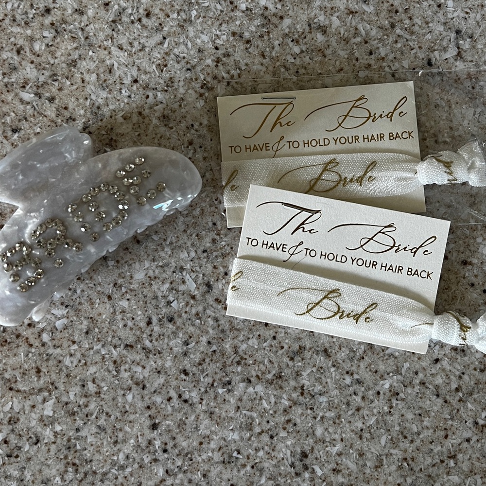 DISCOUNT! ALL wedding must go!*  Bridal hair accessories